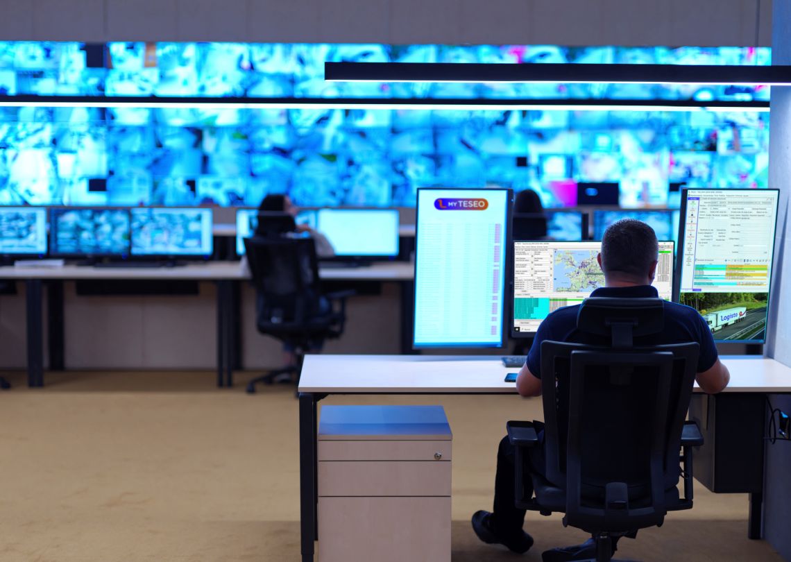 Alarm monitor centre